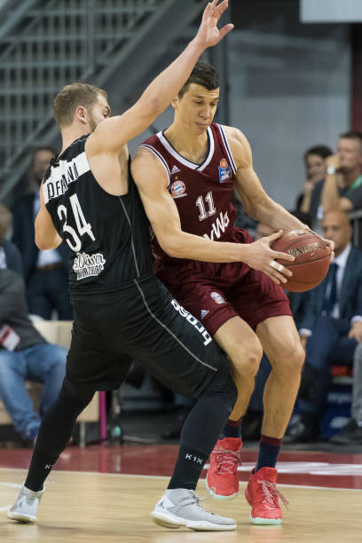 19岁跻身 19岁跻身